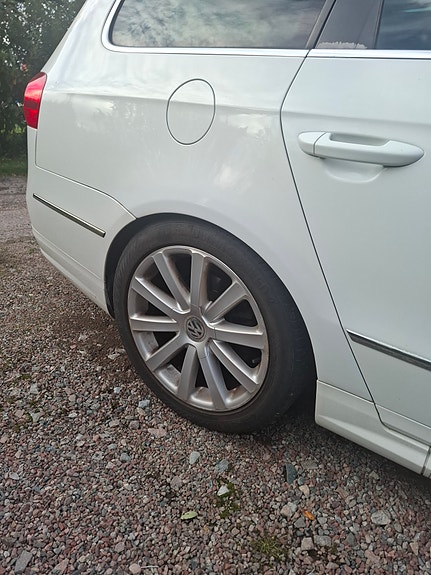 Volkswagen Passat 17 of 20