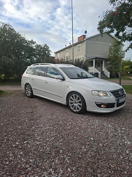 Volkswagen Passat 2 of 20
