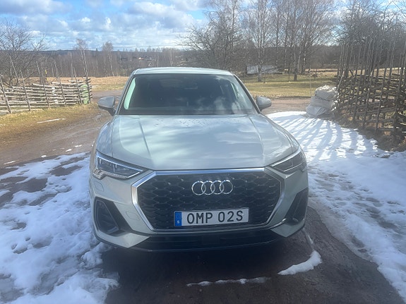 Audi Q3 2 of 4