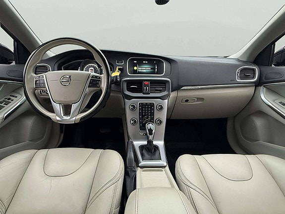 Volvo V40 Cross Country 10 of 23