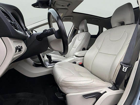 Volvo V40 Cross Country 11 of 23