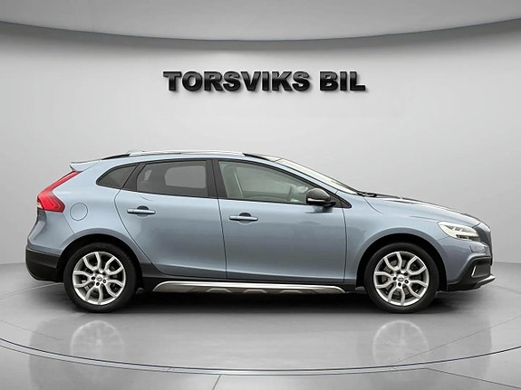 Volvo V40 Cross Country 7 of 23