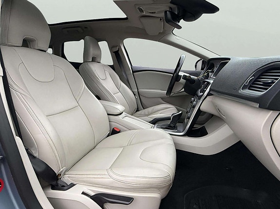 Volvo V40 Cross Country 13 of 23