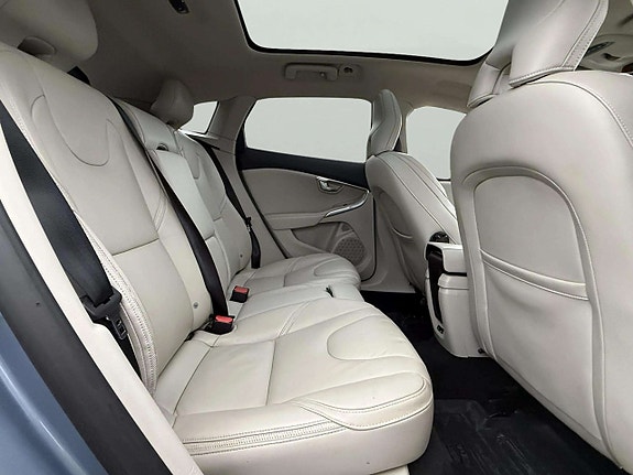 Volvo V40 Cross Country 15 of 23