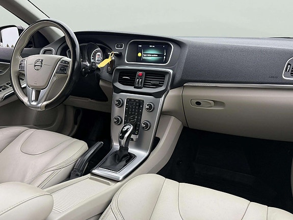 Volvo V40 Cross Country 14 of 23