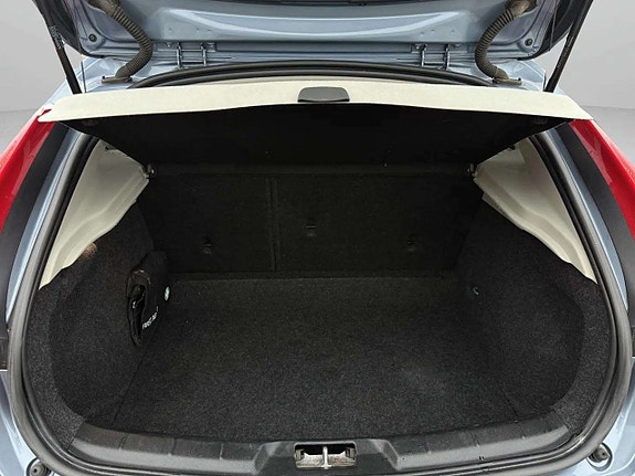 Volvo V40 Cross Country 16 of 23