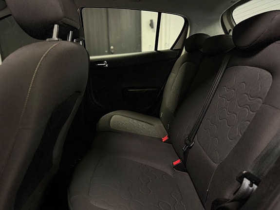 Hyundai i20 8 of 17