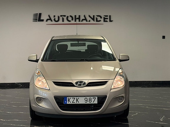 Hyundai i20 2 of 17