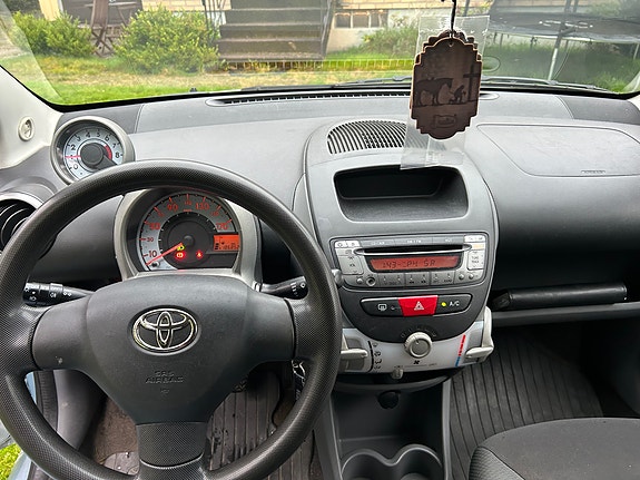 Toyota Aygo 2 of 9