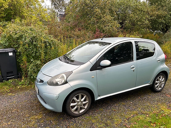 Toyota Aygo 3 of 9