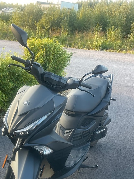 Kymco Super 8 r 2 of 9
