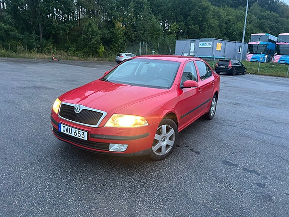 Skoda Octavia 2 of 6