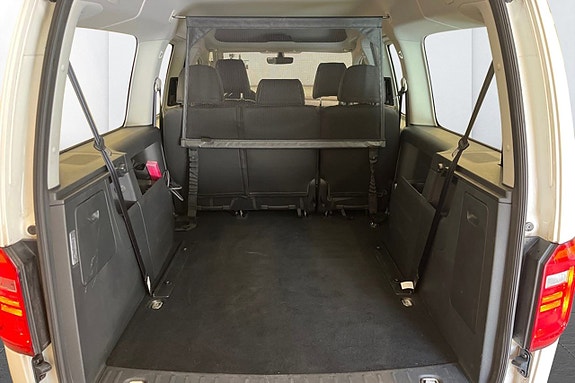Volkswagen Caddy Maxi 12 of 12
