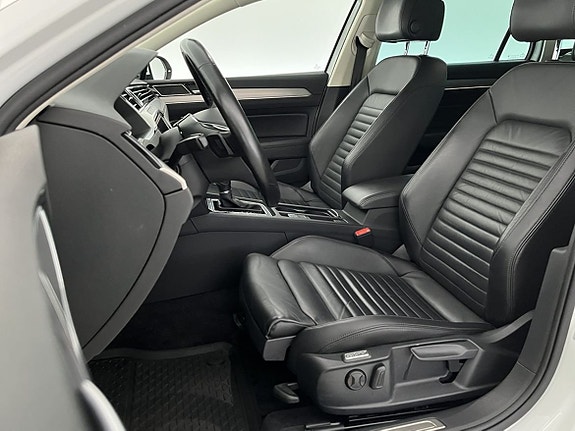 Volkswagen Passat 16 of 24