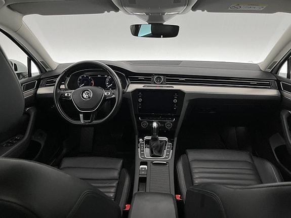 Volkswagen Passat 5 of 24