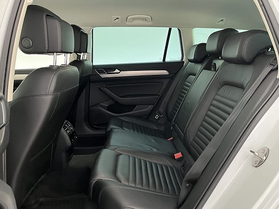 Volkswagen Passat 18 of 24