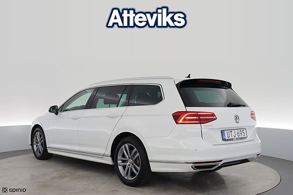 Volkswagen Passat 22 of 24