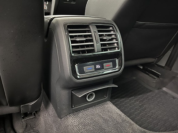 Volkswagen Passat 17 of 24
