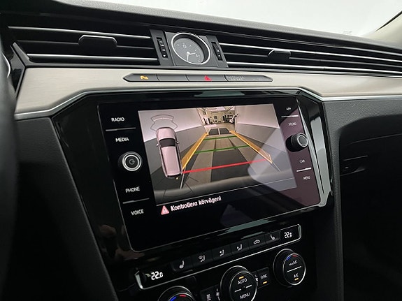 Volkswagen Passat 11 of 24