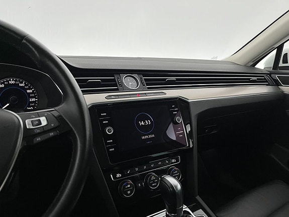 Volkswagen Passat 10 of 24