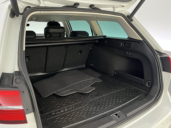Volkswagen Passat 19 of 24