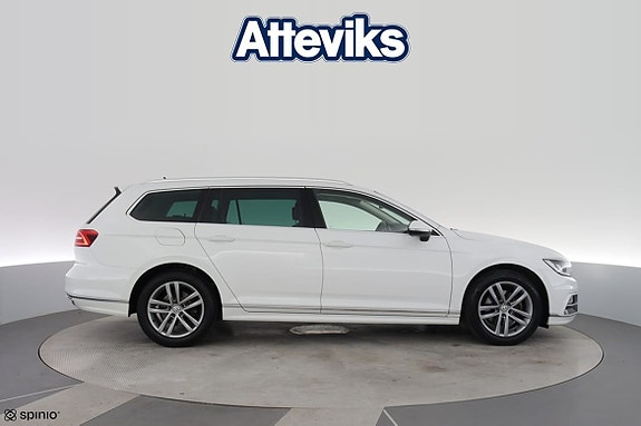 Volkswagen Passat 2 of 24
