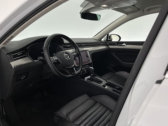 Volkswagen Passat 13 of 24