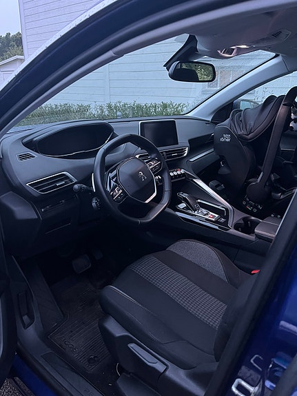 Peugeot 3008 3 of 5