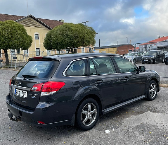 Subaru Legacy 4 of 7