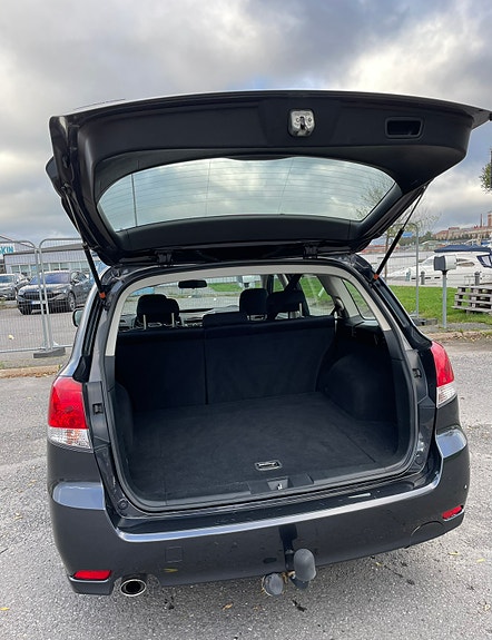 Subaru Legacy 5 of 7