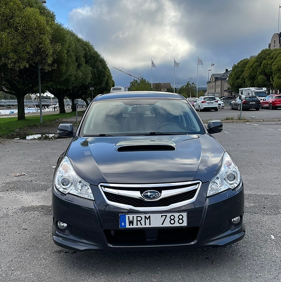 Subaru Legacy 2 of 7
