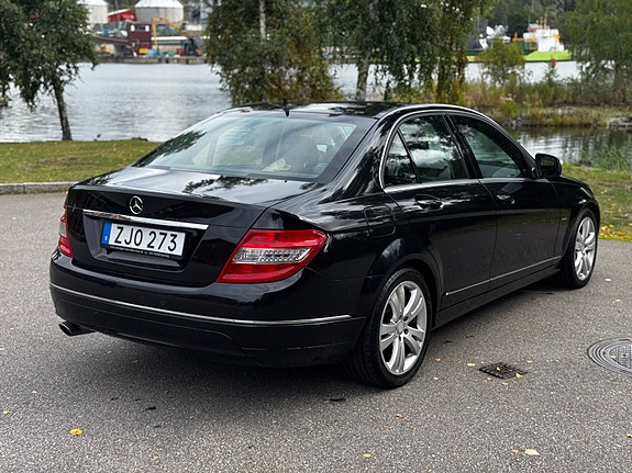 Mercedes-Benz C200 4 of 7