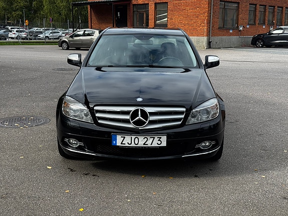 Mercedes-Benz C200 2 of 7