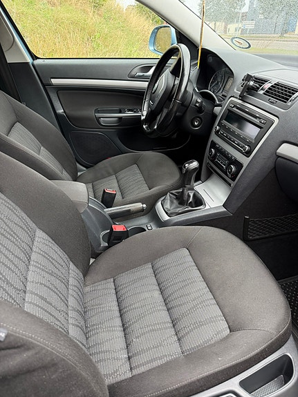 Skoda Octavia 2 of 6