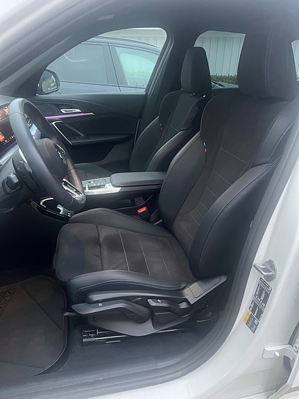 BMW iX1 4 of 4
