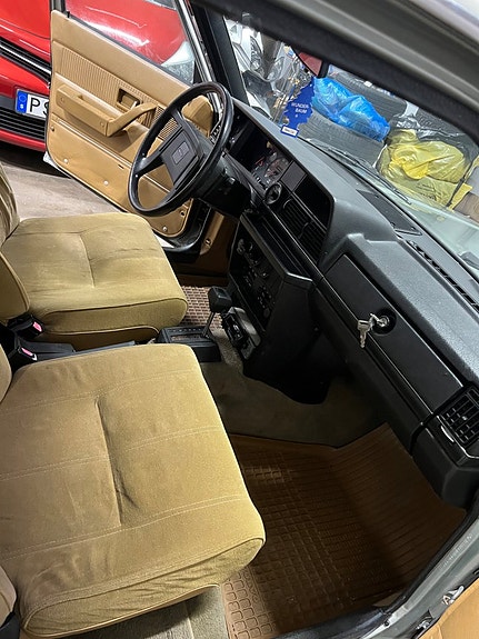 Volvo 244 22 of 27