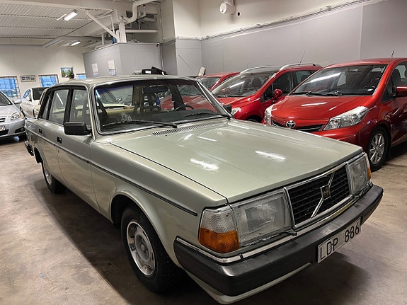 Volvo 244 12 of 27