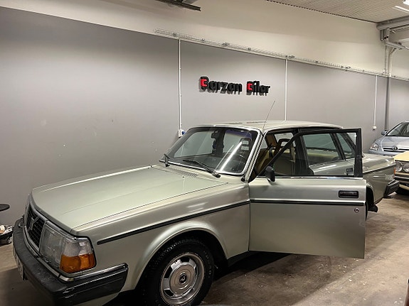 Volvo 244 19 of 27