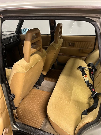 Volvo 244 21 of 27