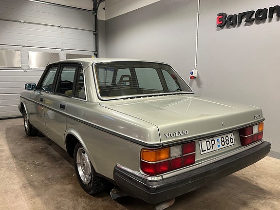 Volvo 244 10 of 27