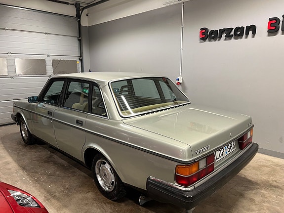 Volvo 244 18 of 27