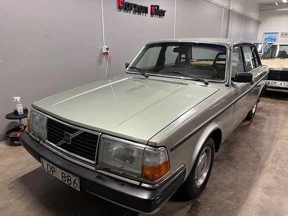 Volvo 244 16 of 27