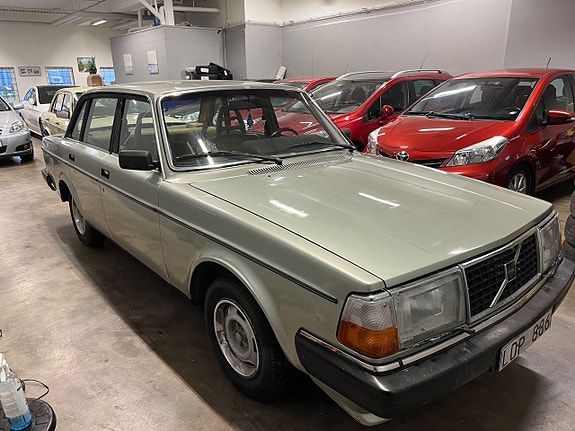 Volvo 244 17 of 27