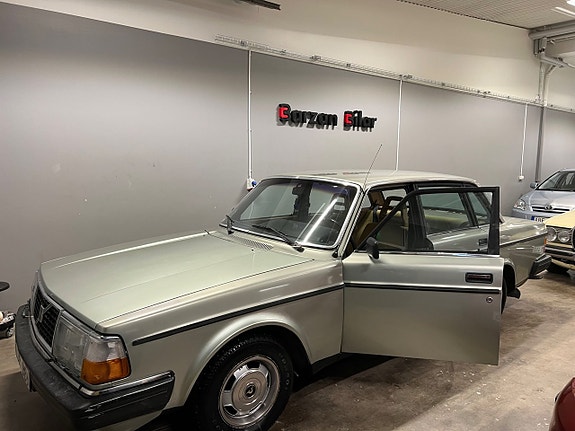 Volvo 244 2 of 27