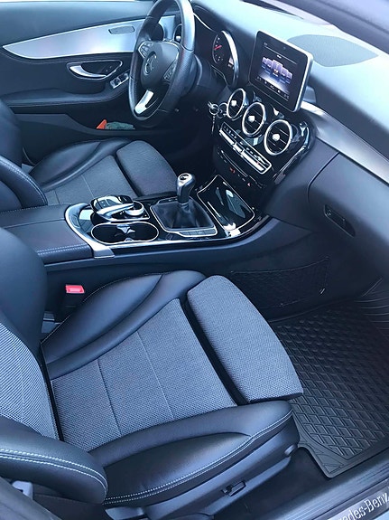 Mercedes-Benz C180 2 of 5