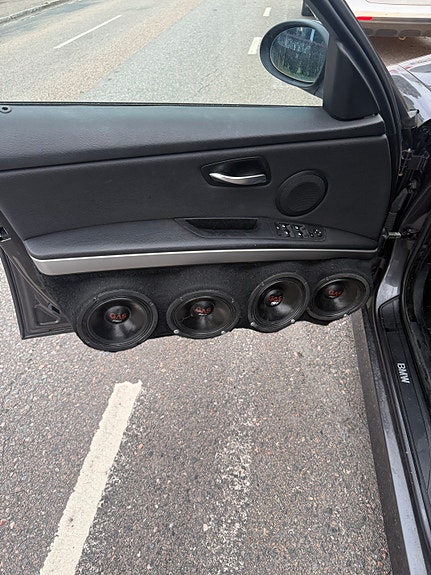 BMW 320i 8 of 8