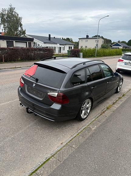 BMW 320i 6 of 8