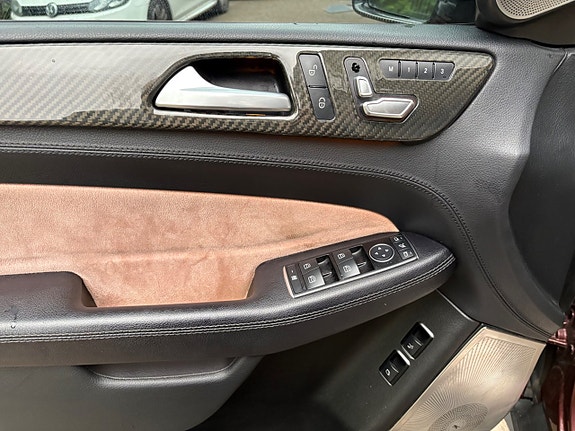 Mercedes-Benz ML350 16 of 16
