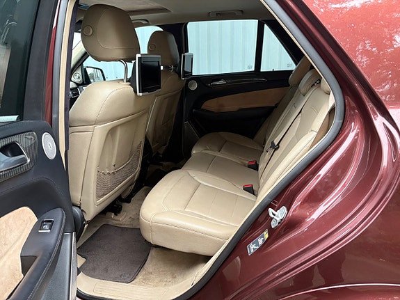 Mercedes-Benz ML350 10 of 16