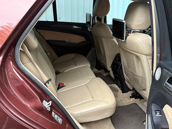 Mercedes-Benz ML350 11 of 16